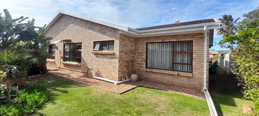 5 Bedroom Property for Sale in Wavecrest Eastern Cape
